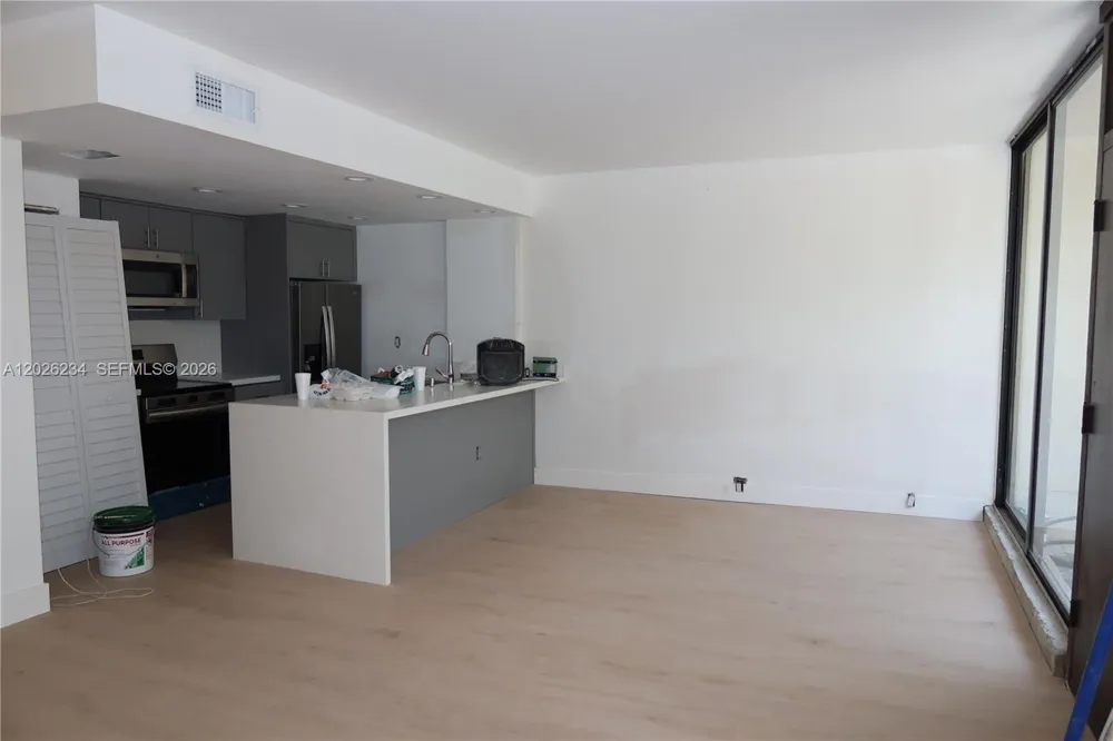 3190 Bird Ave #15 Coconut Grove, FL 33133