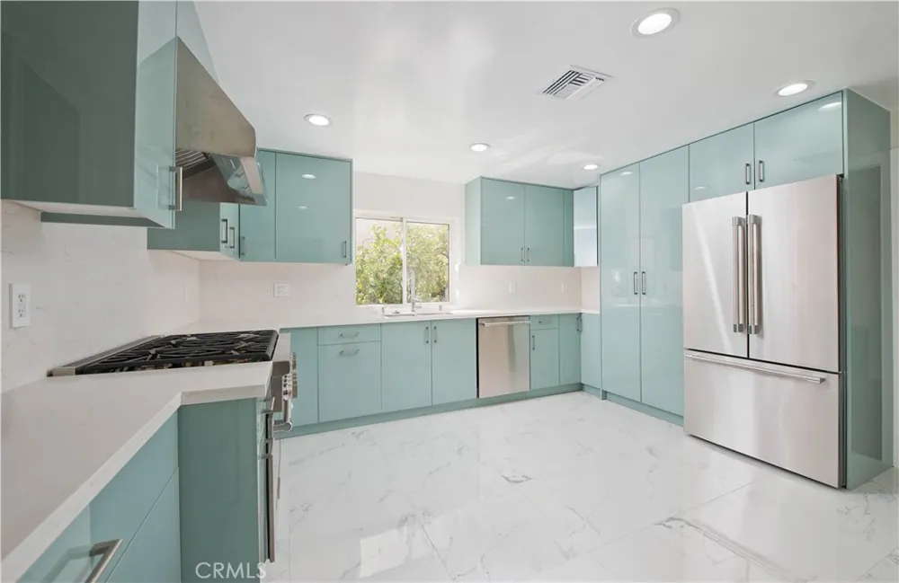 5333 Zelzah Avenue #102 Encino, CA 91316