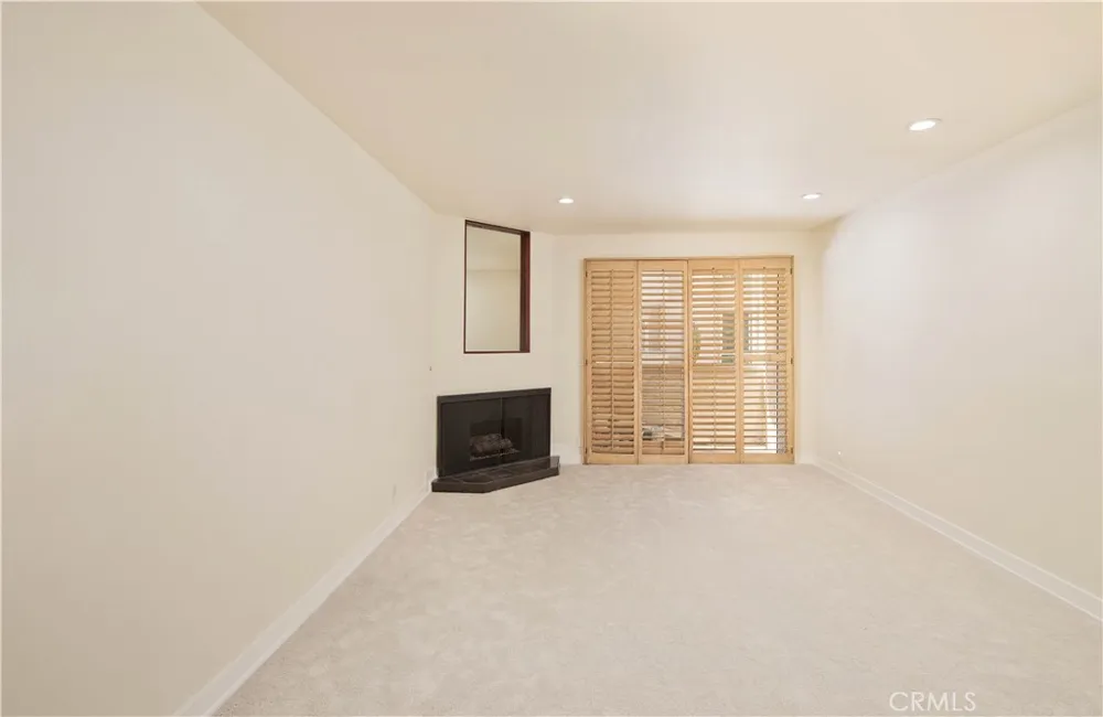 5333 Zelzah Avenue #102 Encino, CA 91316