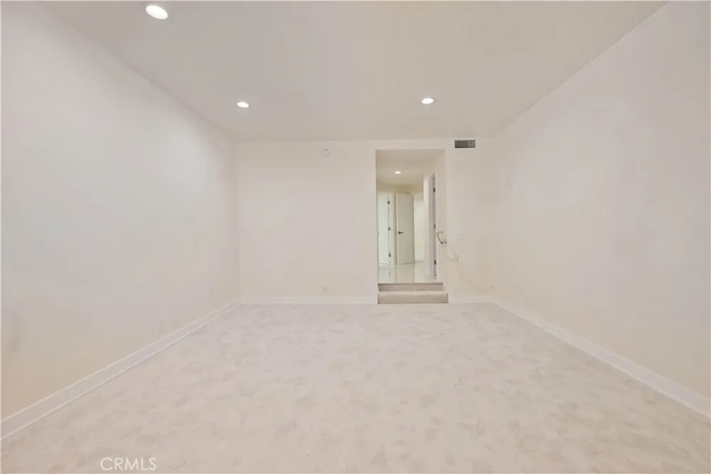 5333 Zelzah Avenue #102 Encino, CA 91316