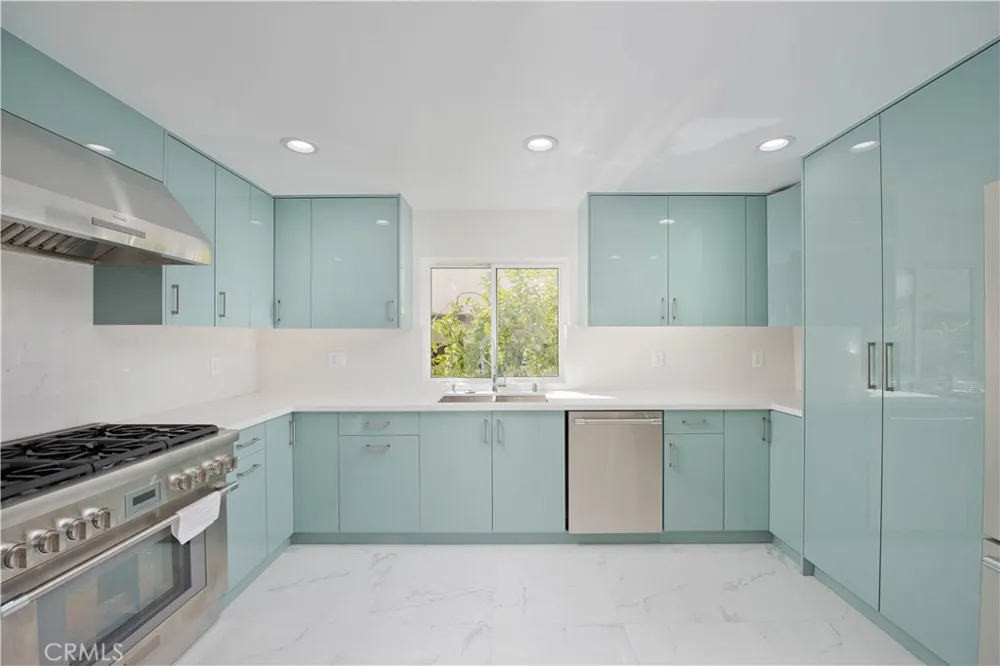 5333 Zelzah Avenue #102 Encino, CA 91316