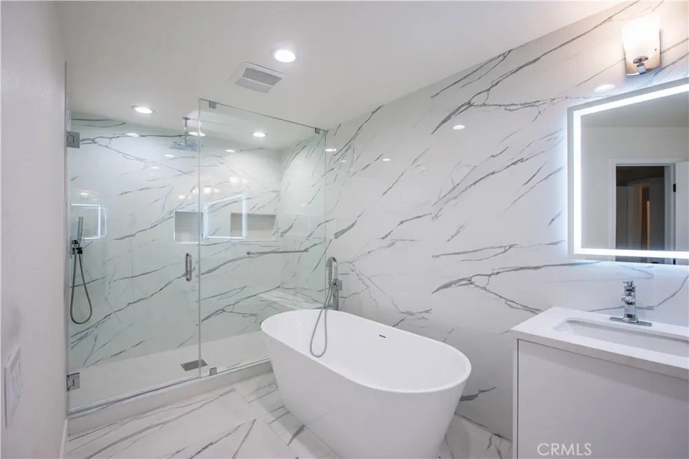 5333 Zelzah Avenue #102 Encino, CA 91316
