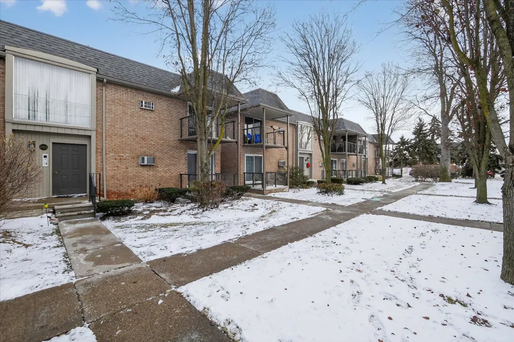 1723 E 14 Mile Road Birmingham City, MI 48009