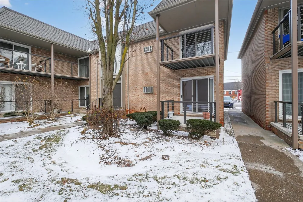 1723 E 14 Mile Road Birmingham City, MI 48009
