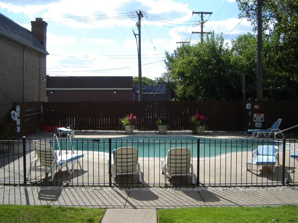 1723 E 14 Mile Road Birmingham City, MI 48009