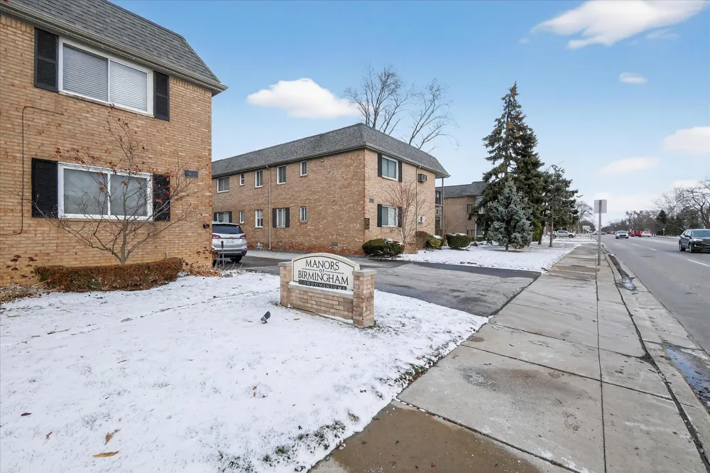 1723 E 14 Mile Road Birmingham City, MI 48009