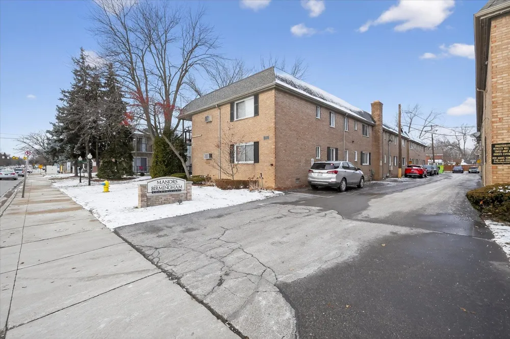 1723 E 14 Mile Road Birmingham City, MI 48009