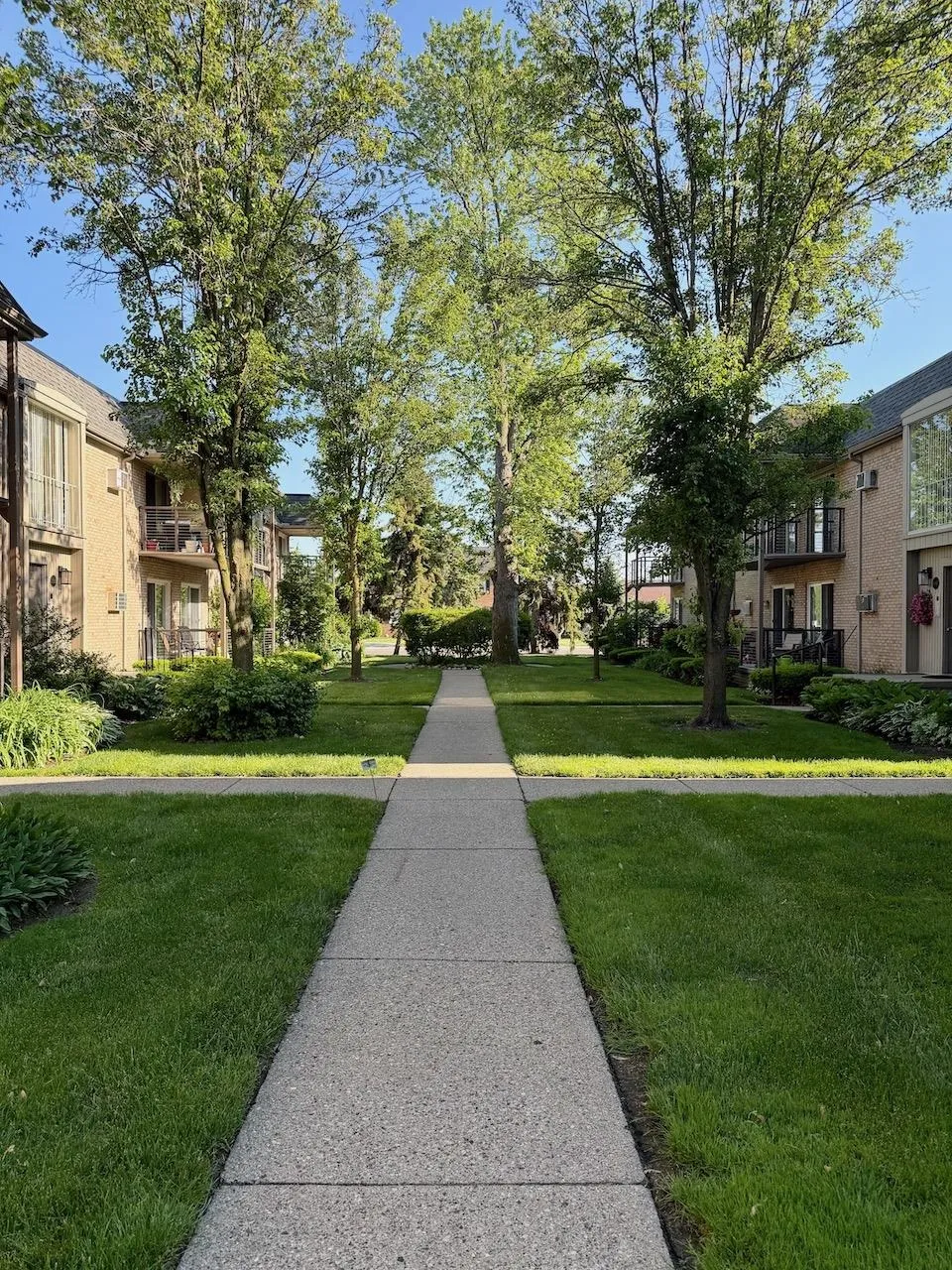 1723 E 14 Mile Road Birmingham City, MI 48009