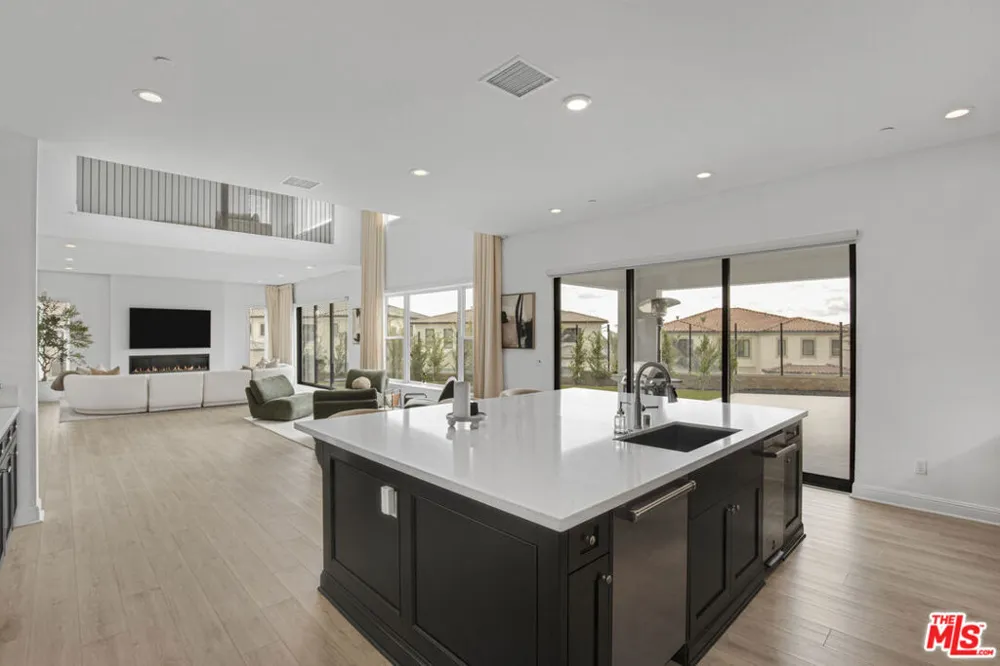 20204 W Albion Way Porter Ranch, CA 91326