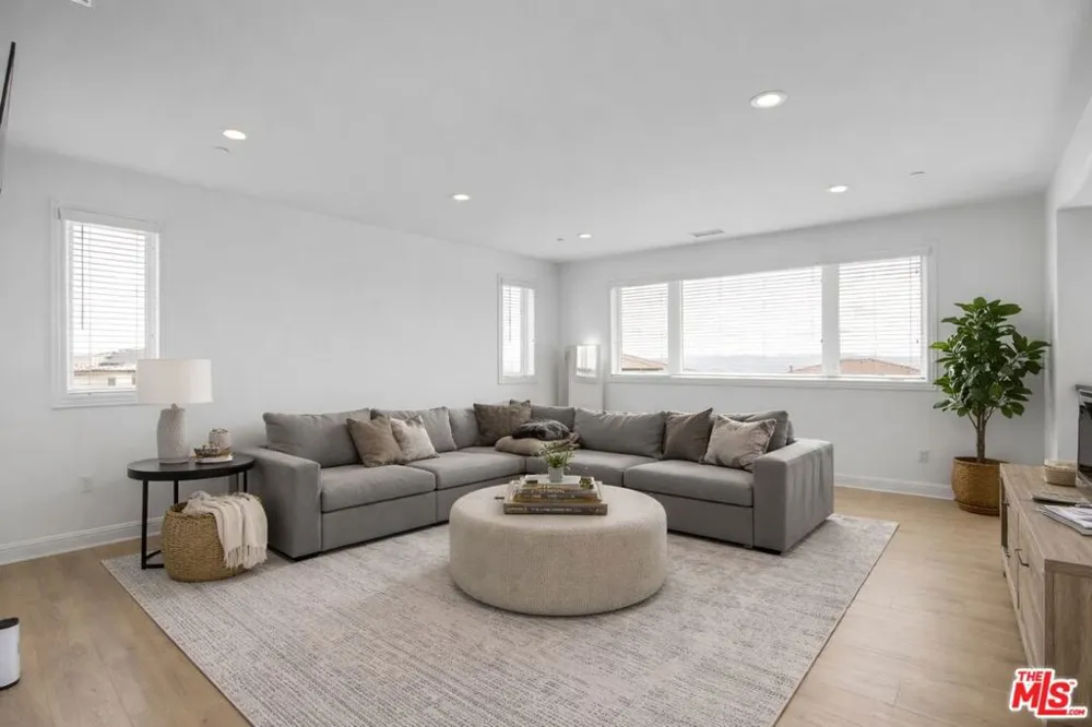 20204 W Albion Way Porter Ranch, CA 91326