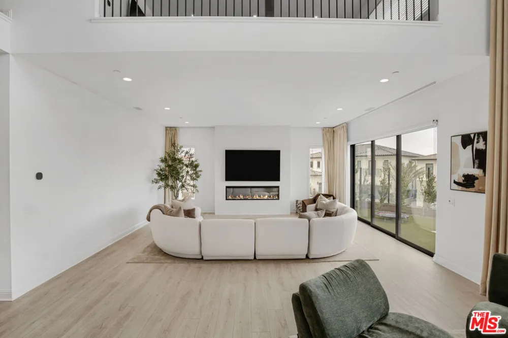 20204 W Albion Way Porter Ranch, CA 91326