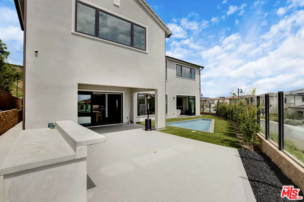 20204 W Albion Way Porter Ranch, CA 91326
