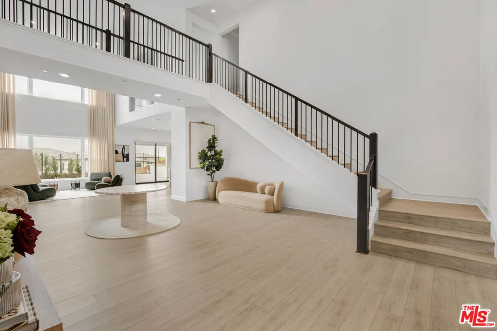 20204 W Albion Way Porter Ranch, CA 91326