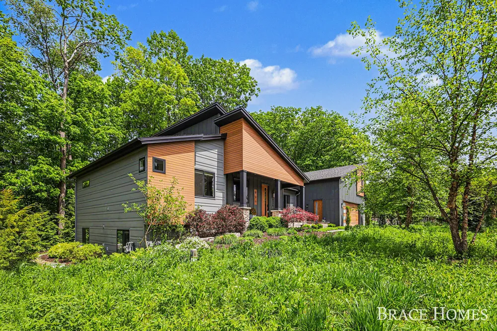 6234 Hall Street SE Cascade Charter Township, MI 49546