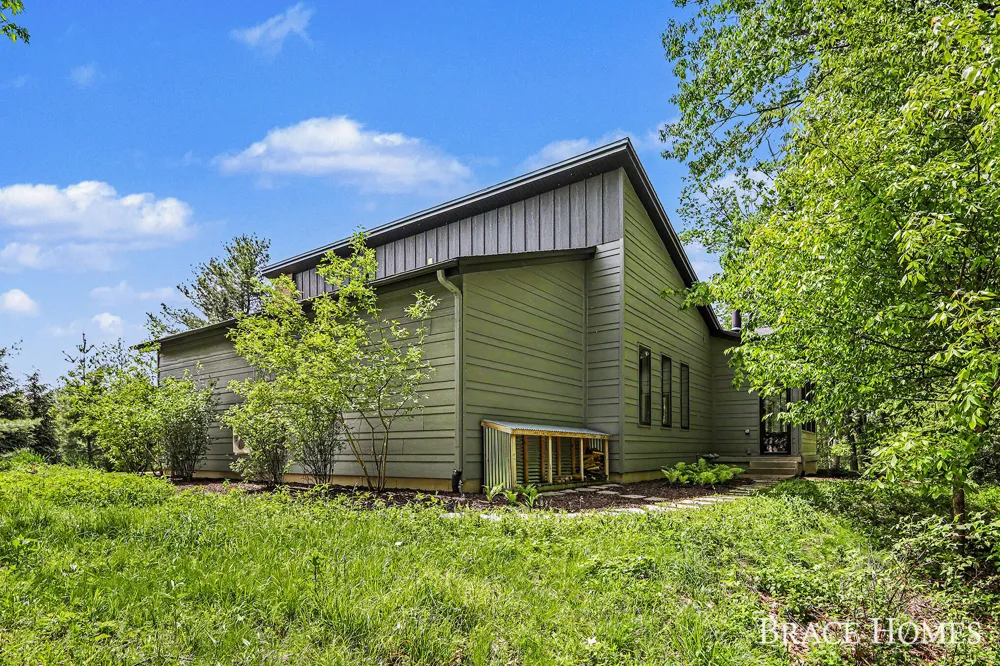 6234 Hall Street SE Cascade Charter Township, MI 49546