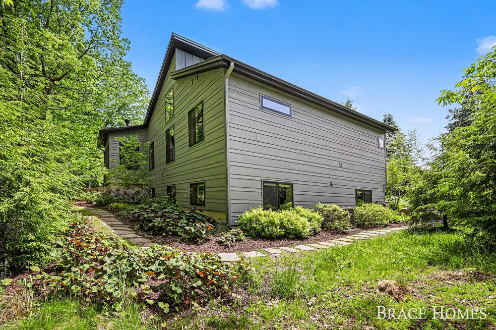 6234 Hall Street SE Cascade Charter Township, MI 49546