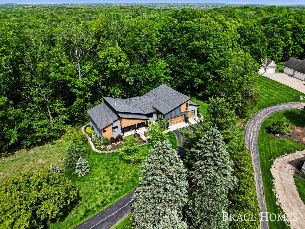 6234 Hall Street SE Cascade Charter Township, MI 49546
