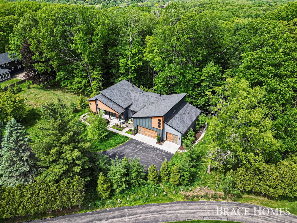 6234 Hall Street SE Cascade Charter Township, MI 49546