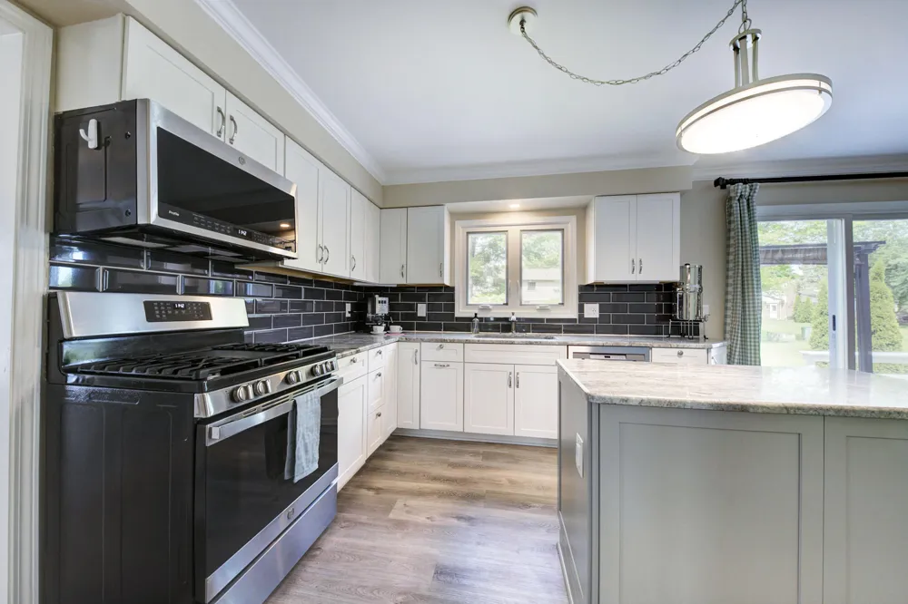 9639 Canton Center Road Plymouth Charter Township, MI 48170