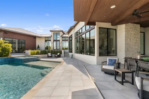 612 Overlook Parkway