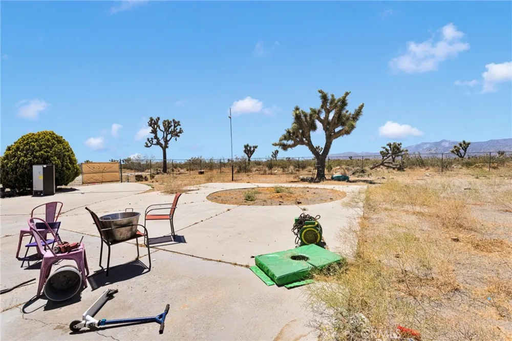 12352 Nugget Phelan, CA 92371