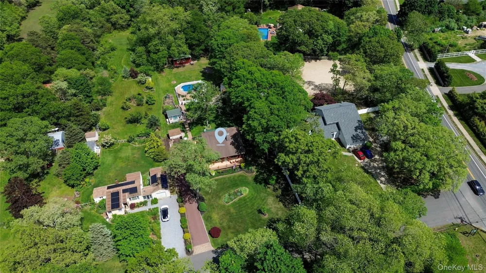 355 Woodland Avenue Manorville, NY 11949