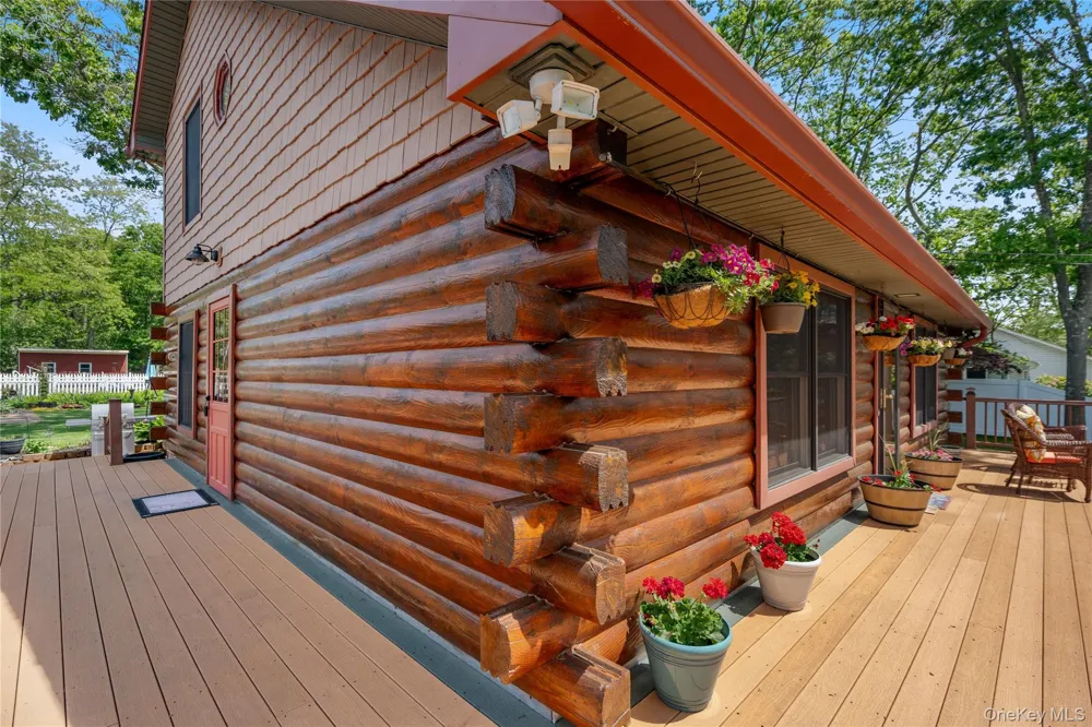 355 Woodland Avenue Manorville, NY 11949