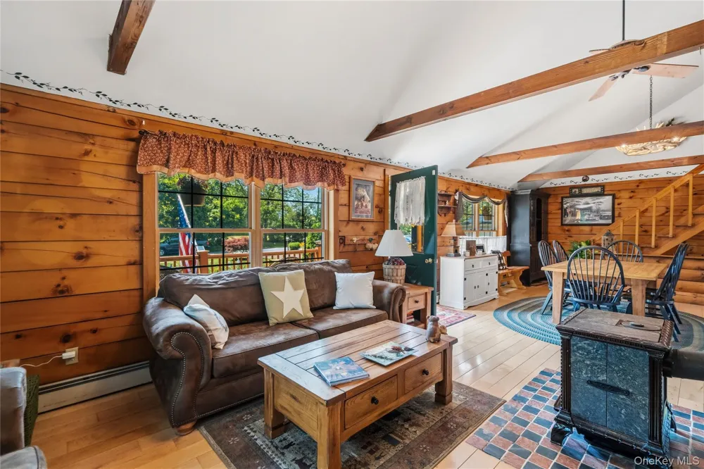 355 Woodland Avenue Manorville, NY 11949