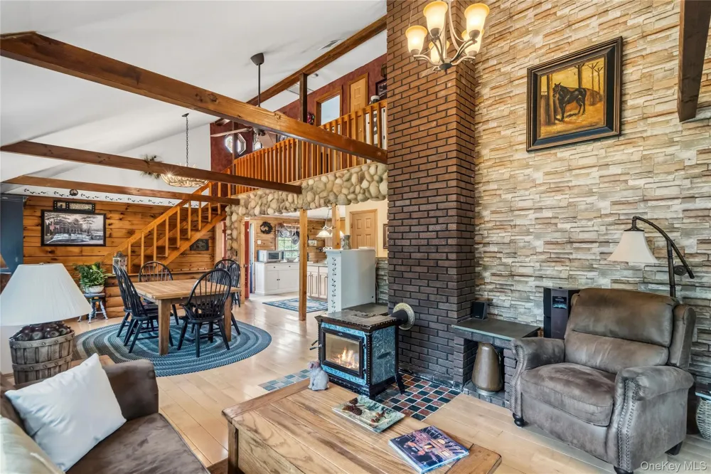 355 Woodland Avenue Manorville, NY 11949