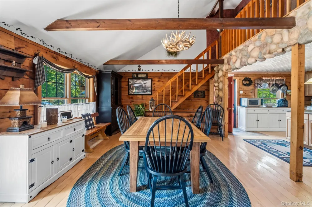 355 Woodland Avenue Manorville, NY 11949