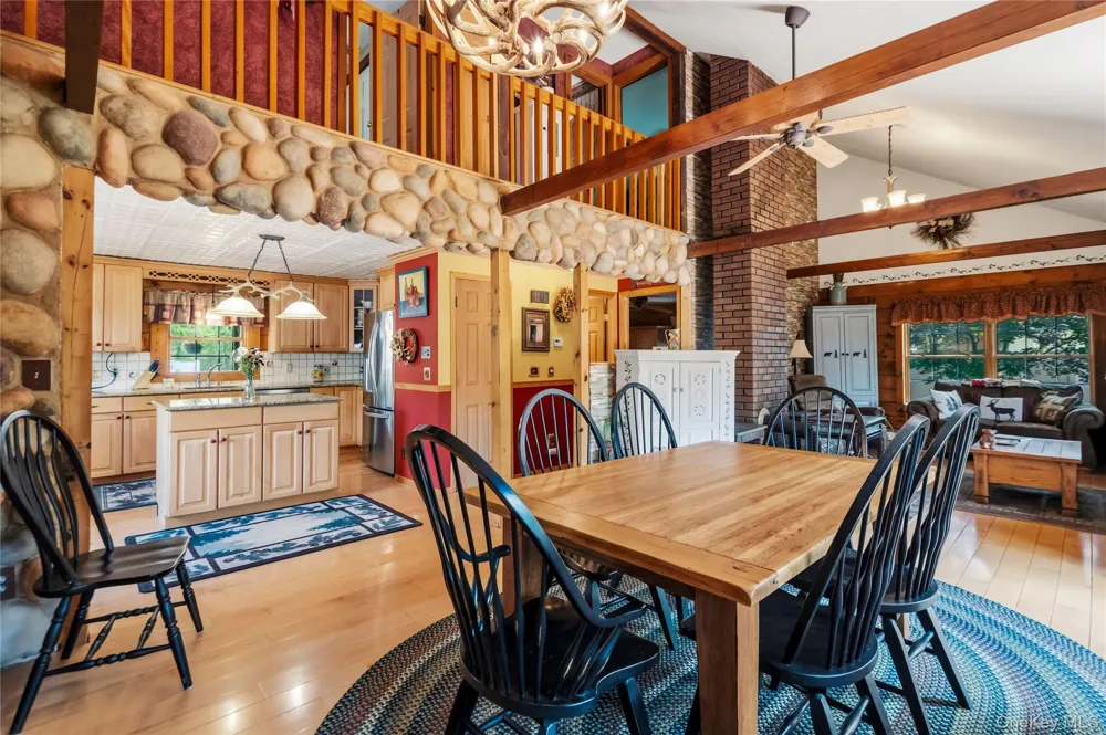 355 Woodland Avenue Manorville, NY 11949