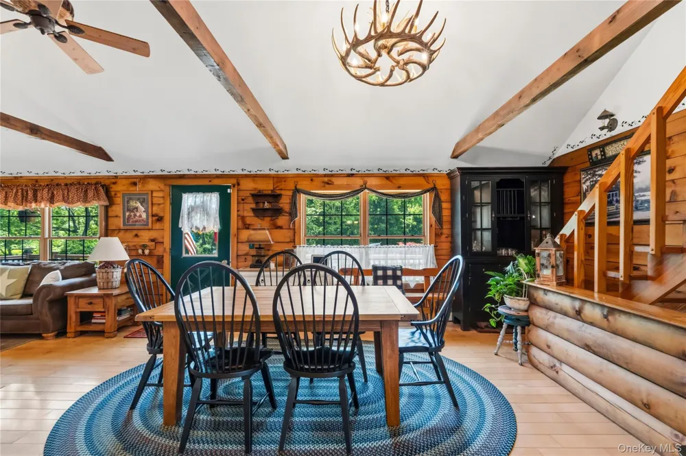 355 Woodland Avenue Manorville, NY 11949