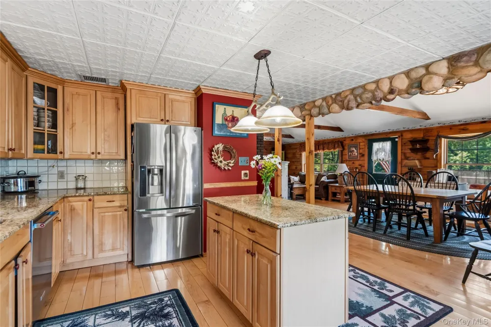 355 Woodland Avenue Manorville, NY 11949