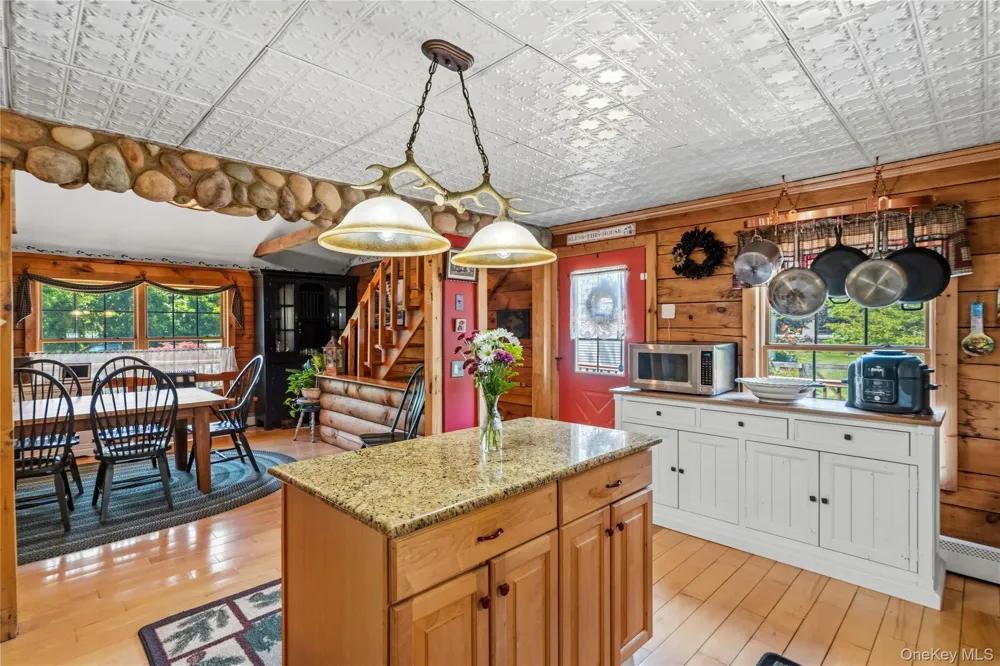 355 Woodland Avenue Manorville, NY 11949