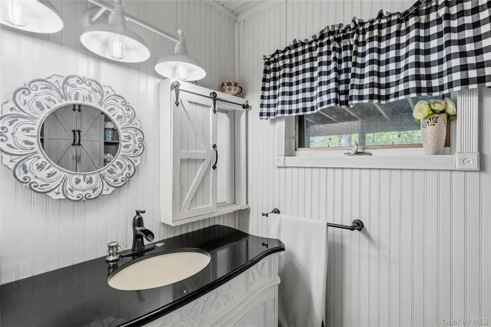 355 Woodland Avenue Manorville, NY 11949