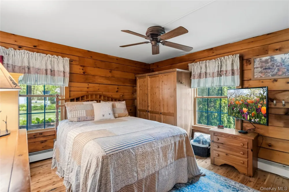 355 Woodland Avenue Manorville, NY 11949