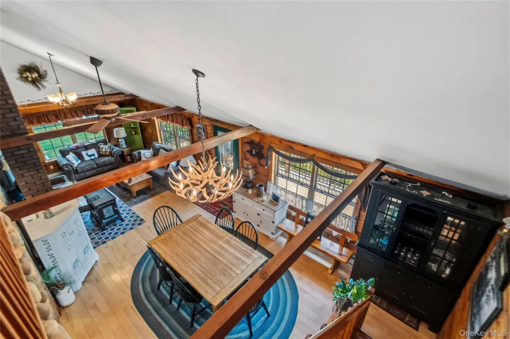 355 Woodland Avenue Manorville, NY 11949
