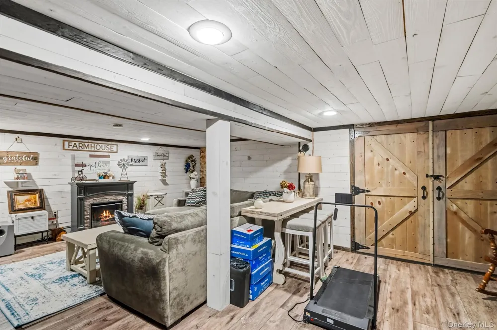 355 Woodland Avenue Manorville, NY 11949