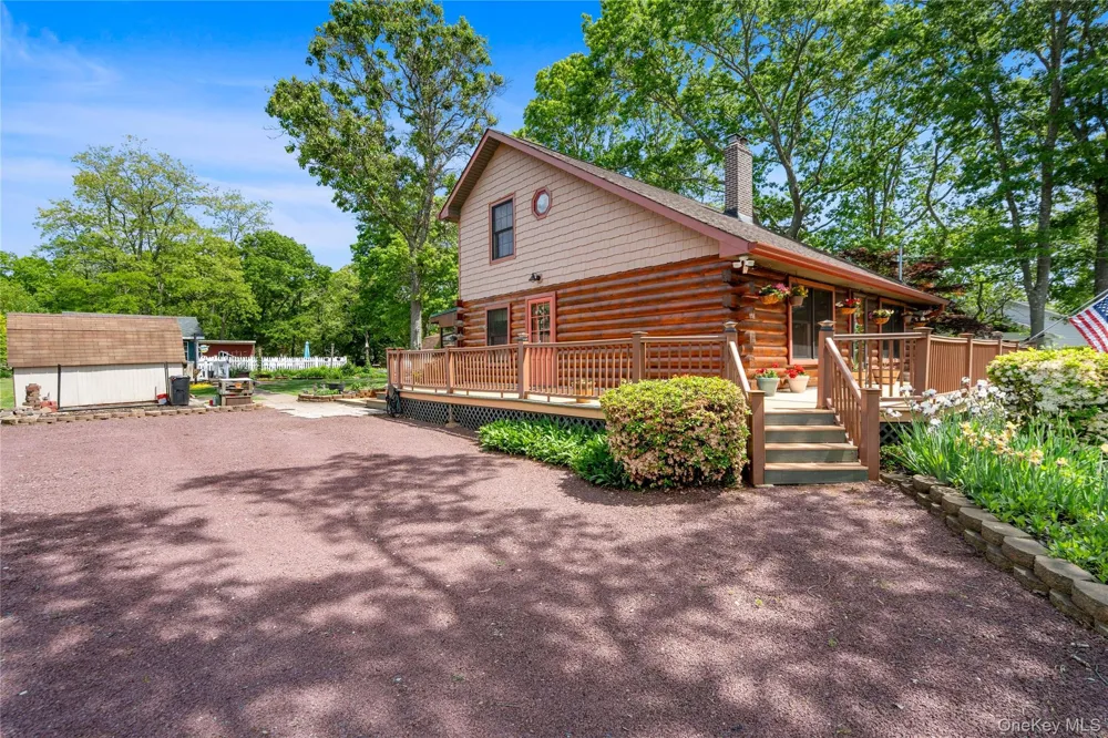 355 Woodland Avenue Manorville, NY 11949
