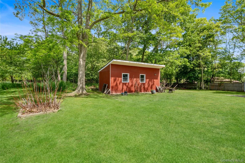 355 Woodland Avenue Manorville, NY 11949