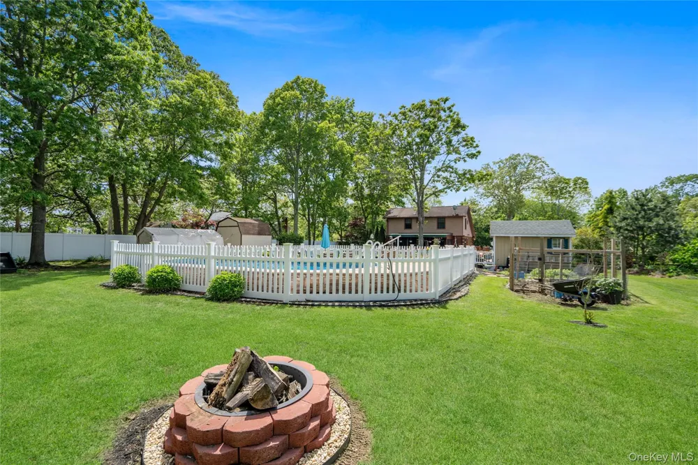 355 Woodland Avenue Manorville, NY 11949