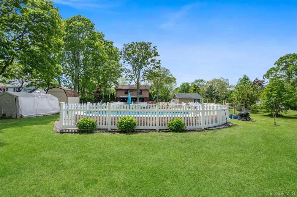 355 Woodland Avenue Manorville, NY 11949