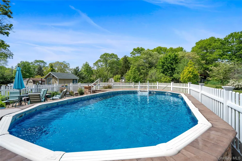 355 Woodland Avenue Manorville, NY 11949