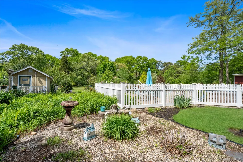 355 Woodland Avenue Manorville, NY 11949