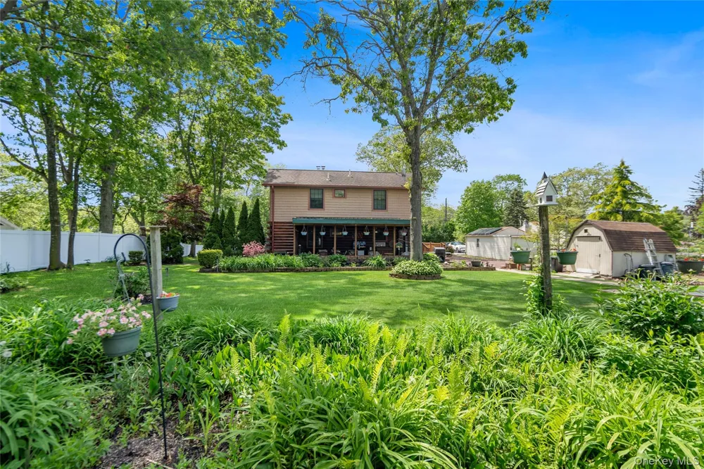 355 Woodland Avenue Manorville, NY 11949