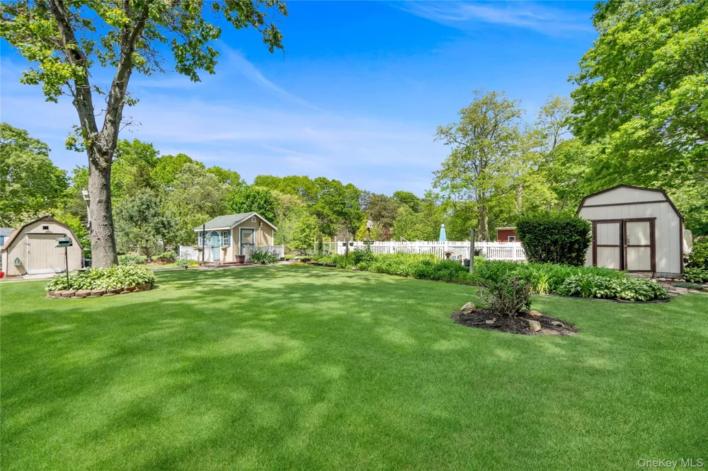 355 Woodland Avenue Manorville, NY 11949
