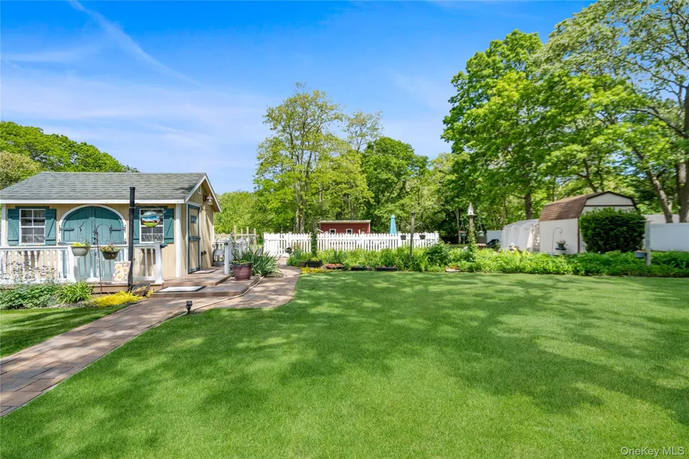 355 Woodland Avenue Manorville, NY 11949