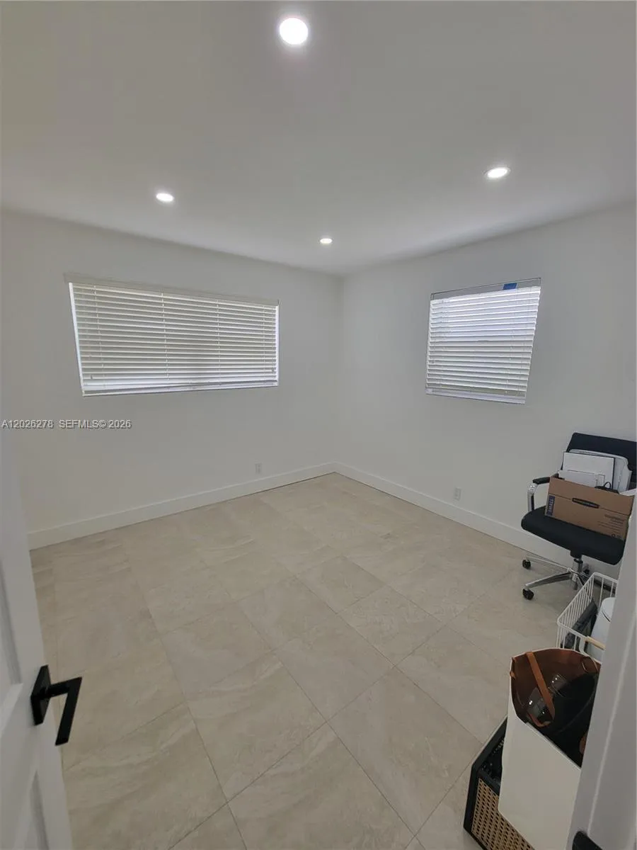 1052 SW 79th Ave #. Miami, FL 33144