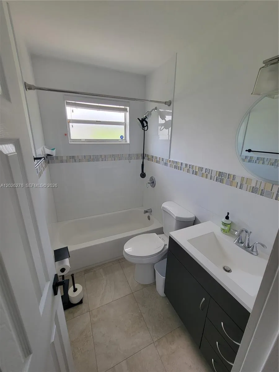 1052 SW 79th Ave #. Miami, FL 33144