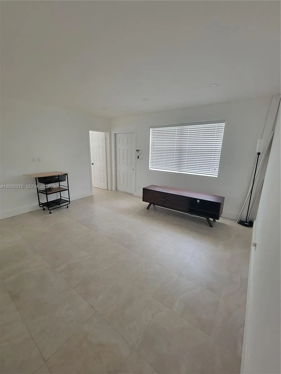 1052 SW 79th Ave #. Miami, FL 33144